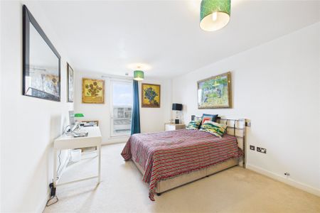 2 bedroom Flat in High Street, - Photo 3