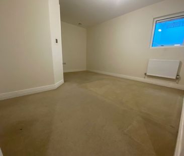 Empire House, Welwyn Garden City - Photo 2