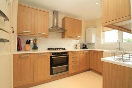 Sandfields, Send - 2 bedrooms Property for lettings - Seymours - Photo 5