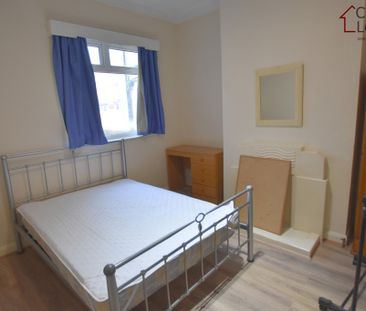 5 Bedroom Mid Terraced House - Photo 3