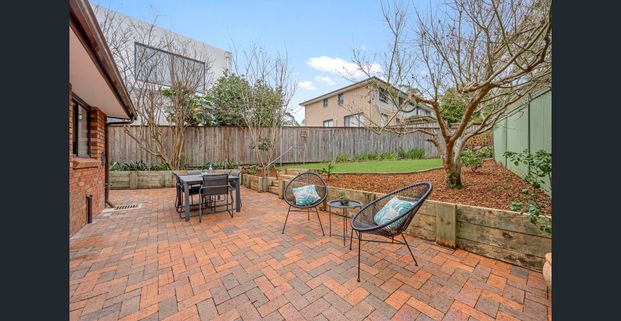Impressive Tudor-inspired residence in a tranquil Epping setting - Photo 1
