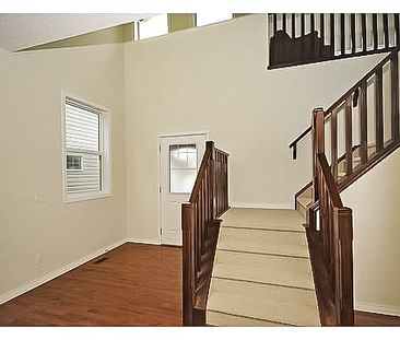 3 Bedroom Executive Home In Airdrie. Pets Negotiable. - Photo 3