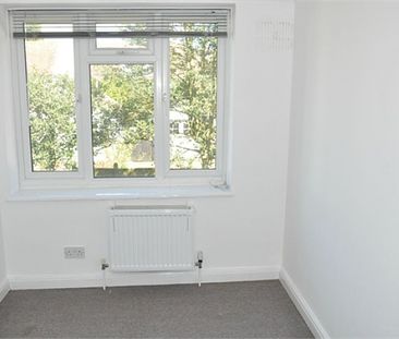 A 2 Bedroom Terraced House Instruction to Let in Bexhill on Sea - Photo 3