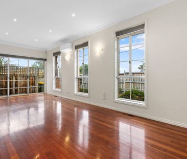 Exceptional and Low Maintenance Single Level Villa! - Photo 2