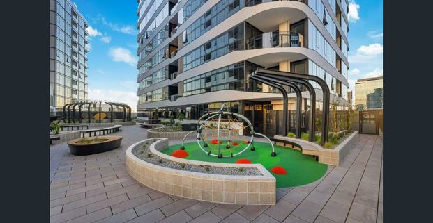 Stylish Fully Furnished 3 Bedroom 2 Bathroom 1 Car park Apartment @Box Hill - Photo 1