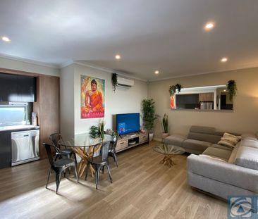 Stylish & Modern Apartment in Amazing Location - Photo 2