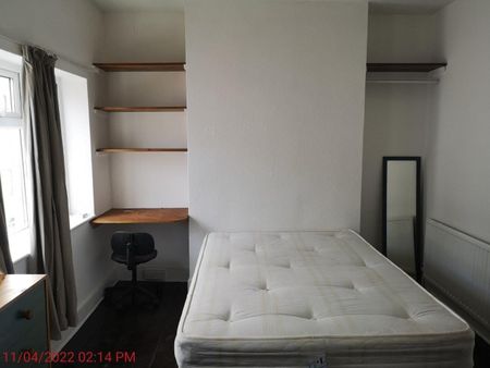 4 Bed Terraced House, St. Martins Place, BN2 - Photo 4