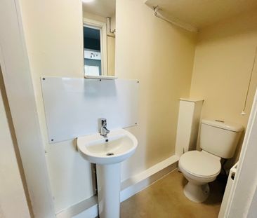6 Bed Student Accommodation - Photo 2