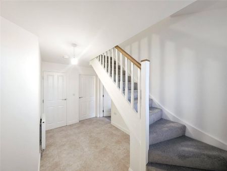 4 bedroom detached house to rent - Photo 2