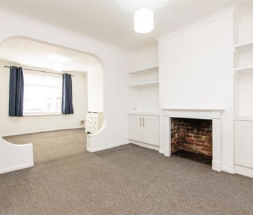 3 bed House - Mid Terrace To Let - Photo 4