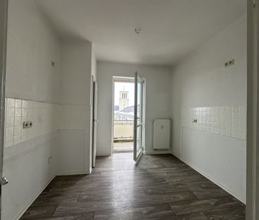 Helle 3-Zimmer-Wohnung mit Balkon im Herzen der Stadt – 4. OG - Foto 2