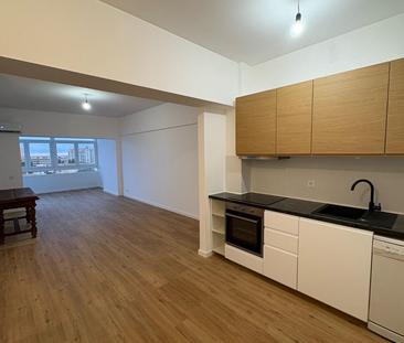 Apartamento T1 totalmente remodelado com vista de mar no centro de ... - Photo 3