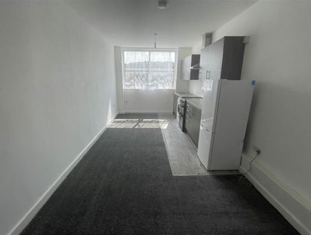 Flat , Chubb House, Dallow Road, Luton - Photo 3