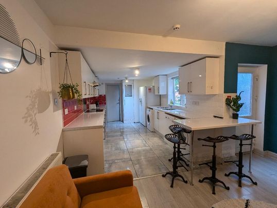 6 bedroom house to rent - Photo 1