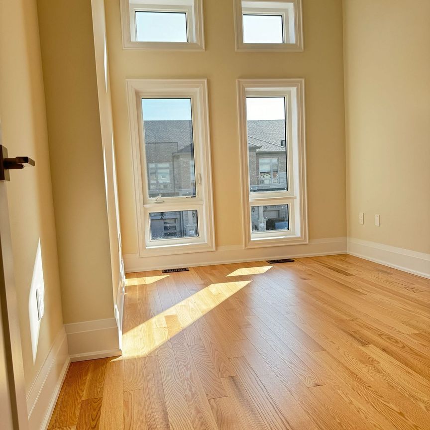 For Lease - 38 Schmeltzer Crescent, Richmond Hill, Ontario - Photo 1