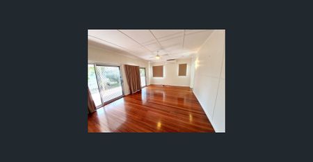 Renovated Beachside House On Large Block - Photo 2