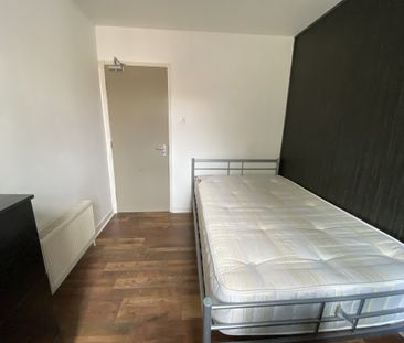 4 Bed - Flat 5, 1-9 Regent Rd, Leicester, - Photo 5