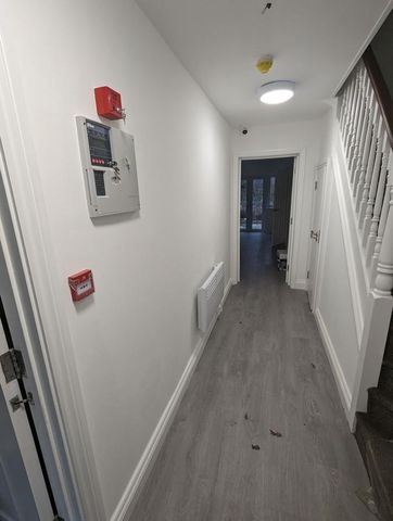 1 bedroom in a house share to rent - Photo 5