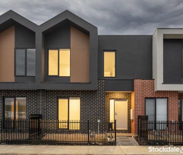 Brand New 4-Bedroom Townhouse ! - Photo 2