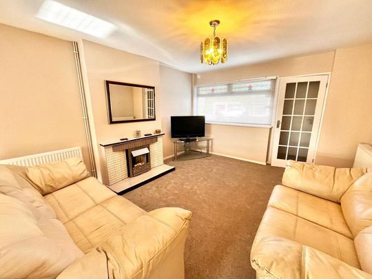 4 bedroom semi-detached house to rent - Photo 1