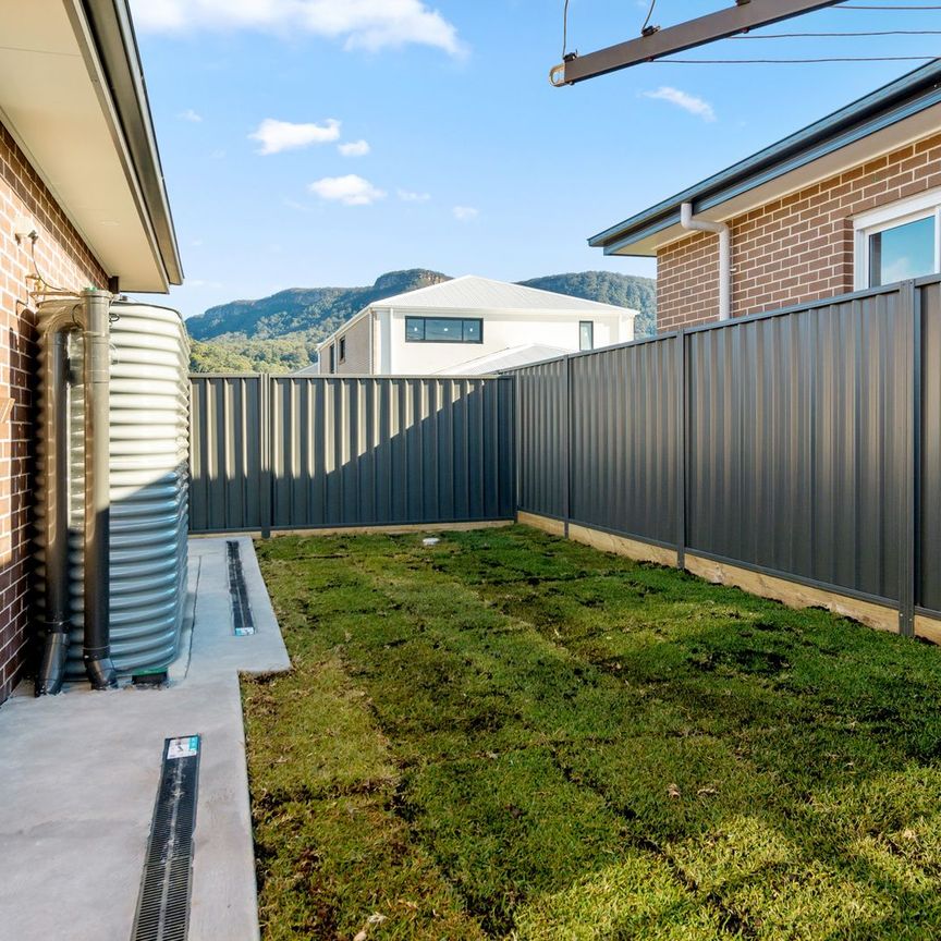 Exquisite Spacious 4-5 Bedroom Home with Spectacular Views - Photo 1