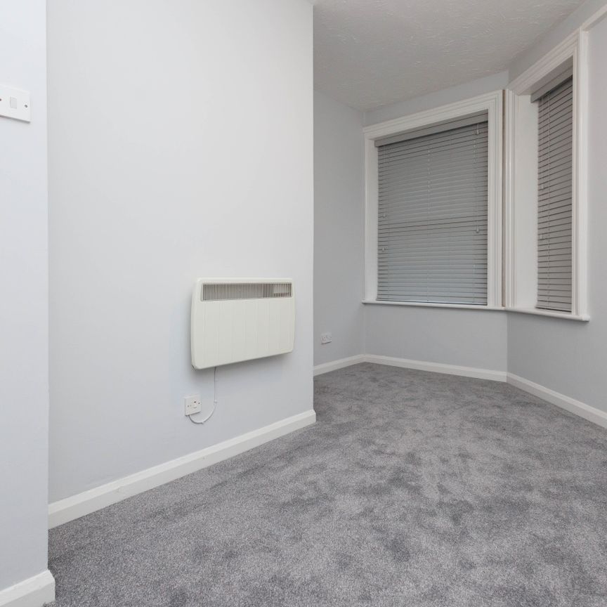 1 bed flat to rent in Fir Vale Road, Bournemouth, BH1 - Photo 1