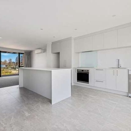 CITY CENTRE – 3 BEDROOM, 2 BATHROOM, SINGLE GARAGE - Photo 4