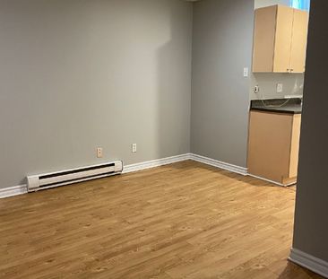 B - 917 Bronson Avenue - Photo 1