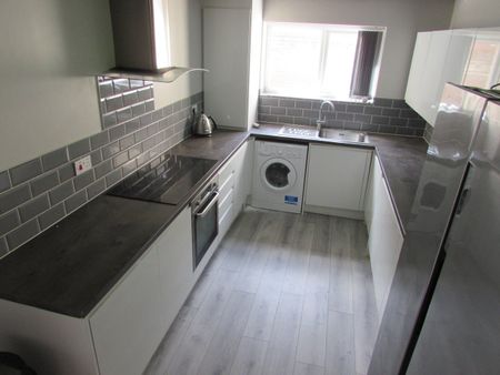 Room in a Shared House, Hannan Road, L6 - Photo 4