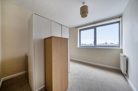 2 bedroom flat to rent - Photo 4