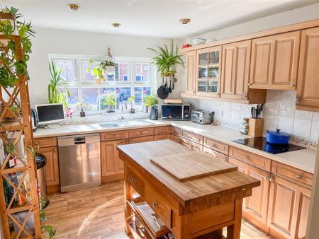 4 bedroom detached house to rent - Photo 4
