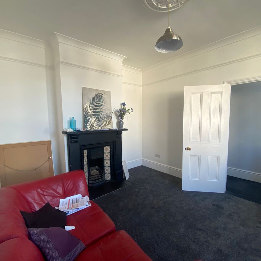 4 bedroom mid-terrace to rent Delamere Road, Southsea - Photo 1