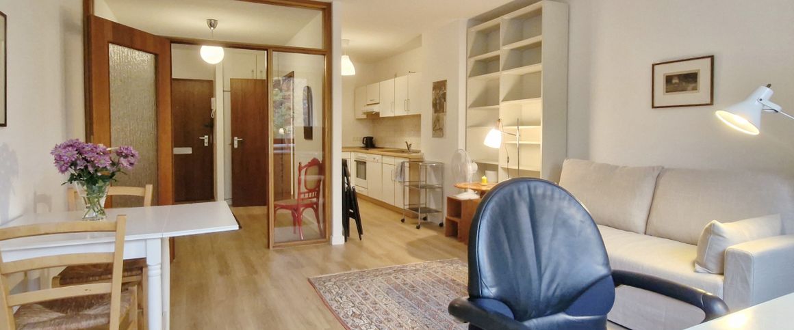 Blick ins Grüne! 2-Zimmer-Wohnung mit großem Balkon und Tiefgaragenstellplatz in HH-Volksdorf - Photo 1