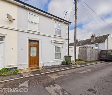 2 bedroom end of terrace house to rent - Photo 2