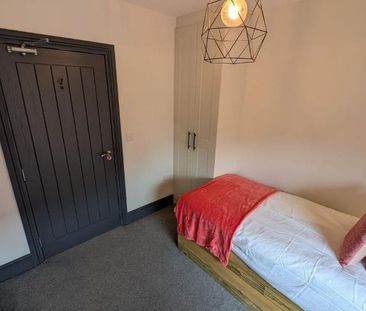 1 bedroom in a house share to rent - Photo 2