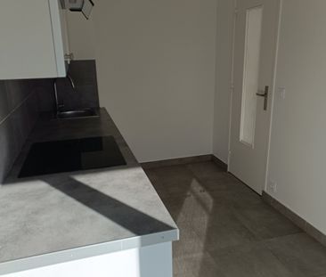 Location Appartement 2 pièces 53m² ST MAUR DES FOSSES 94100 - Photo 4