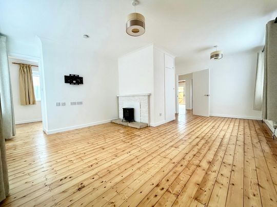 Bungalow to rent on - Photo 1