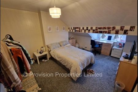 9 Beds in Hyde Park, Leeds - Photo 4