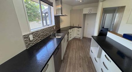 Sunlit Five-Bedroom Home With Spacious Living - Photo 3