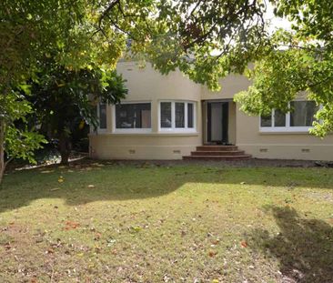 Art Deco Bungalow – 2 Double Bedrooms + Flex Room - Photo 3