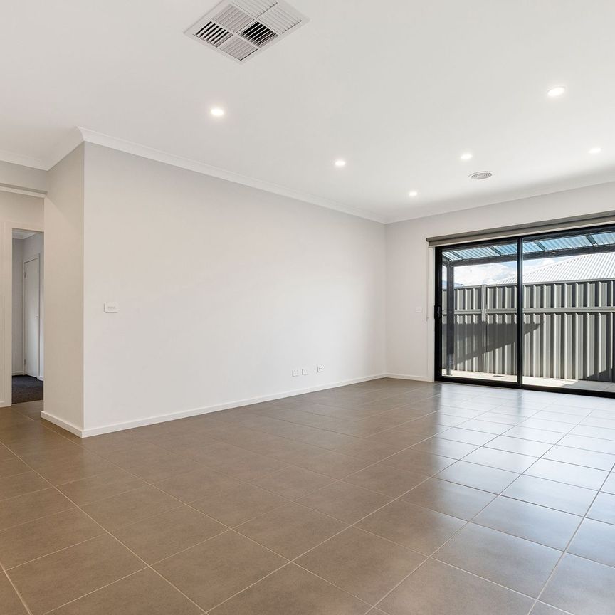 Low Maintenance Family Home - Photo 1