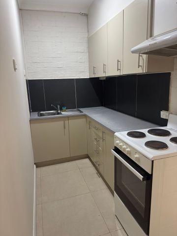 SPACIOUS MODERN UNIT - Photo 5