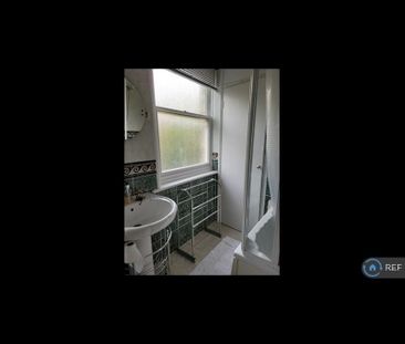 1 bedroom in a flat share to rent - Photo 5