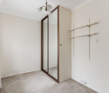 Charming Family Villa on Spacious Corner Lot - Photo 2