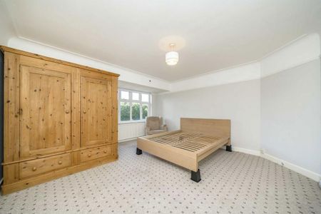 3 bedroom flat to rent - Photo 2