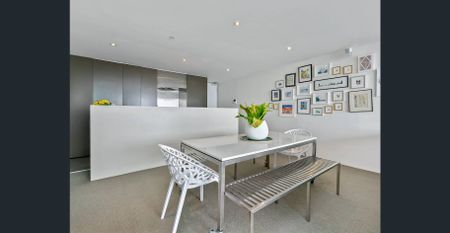 Spectacular North-Facing Harbour Views in Landmark Altair - Photo 2