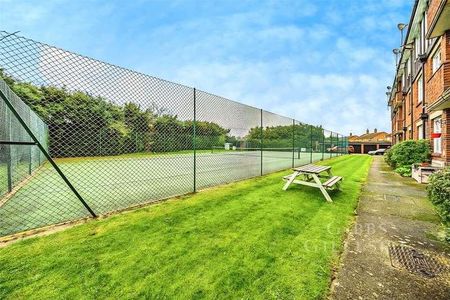 Green Tiles, Green Tiles Lane, Denham, Uxbridge, UB9 - Photo 2