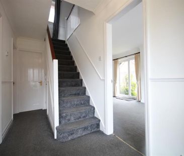 Capenhurst Close, Poynton - Photo 1