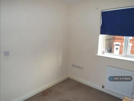 3 bedroom semi-detached house to rent - Photo 5