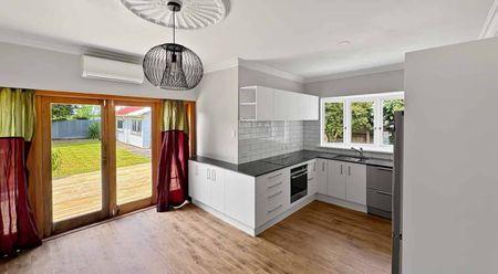 HOKOWHITU - FOUR BEDROOMS - Photo 4